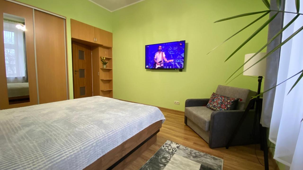 Lublinbnb - Exclusive Family ------ In The Heart Of -------------------------------- Bedroom & Living & Kitchen Apartment