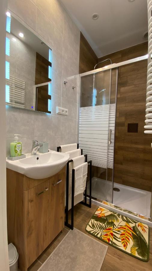 Lublinbnb - Exclusive Family ------ In The Heart Of -------------------------------- Bedroom & Living & Kitchen Apartment